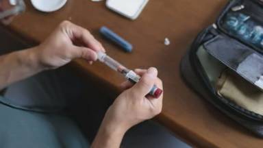 Click to play video 'Why are Alberta, Quebec planning to opt out of national pharmacare?'