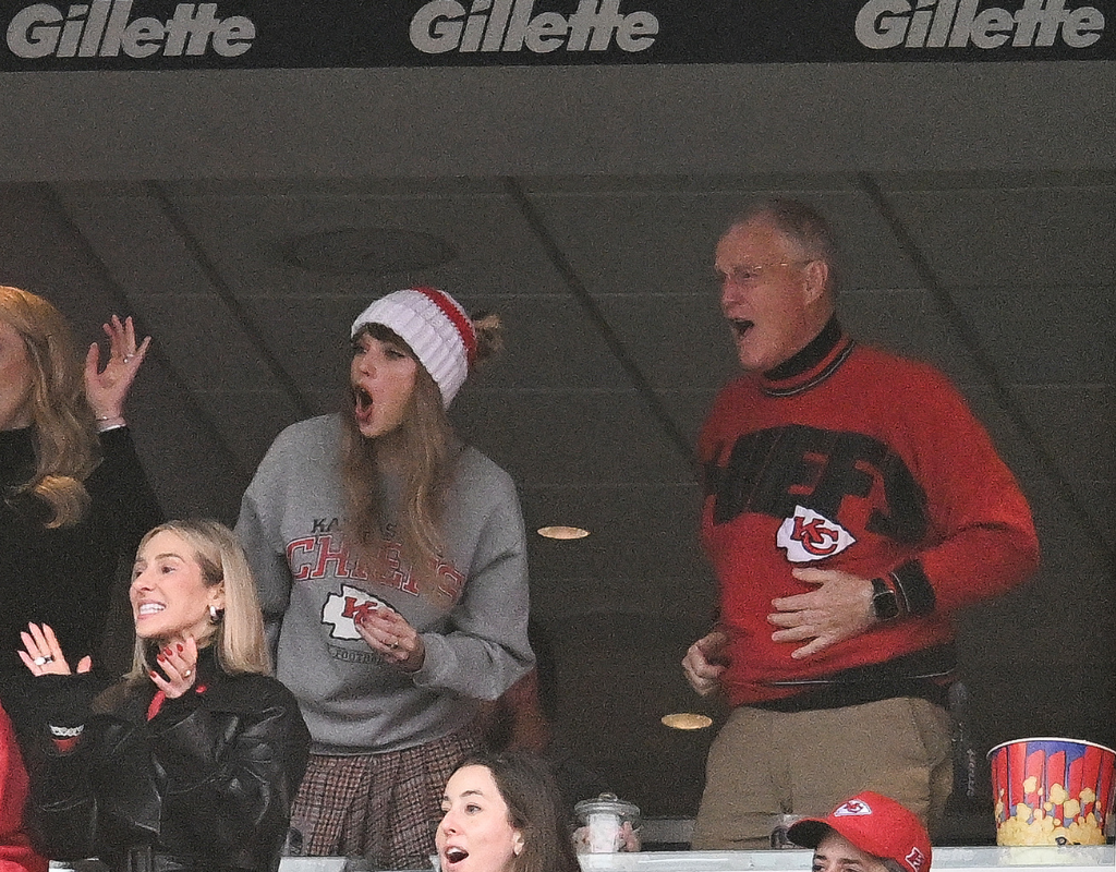 Taylor Swift (L) and Scott Swift (R) cheer while watching the NFL game between the Kansas City Chiefs and New England Patriots at Gillette Stadium on December 17, 2023 in Foxboro, Massachusetts.